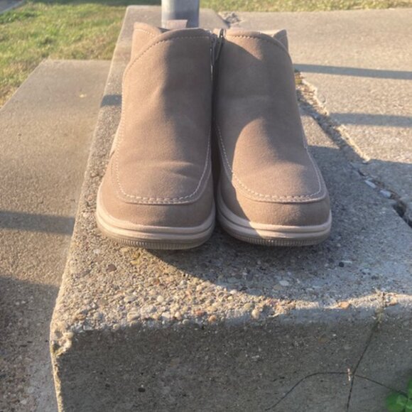 Easy Spirit Boots - Picture 3 of 4